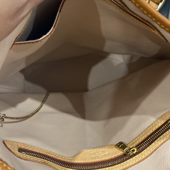 Authentic Louis Vuitton Bucket GM Monogram - Picture 2 of 13